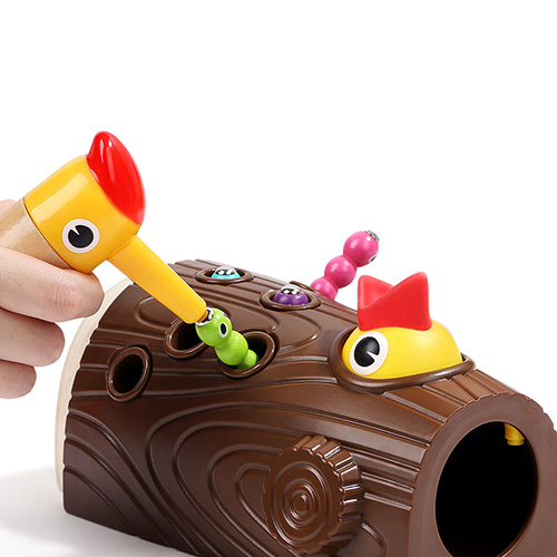 Top Bright woodpecker insect catching game